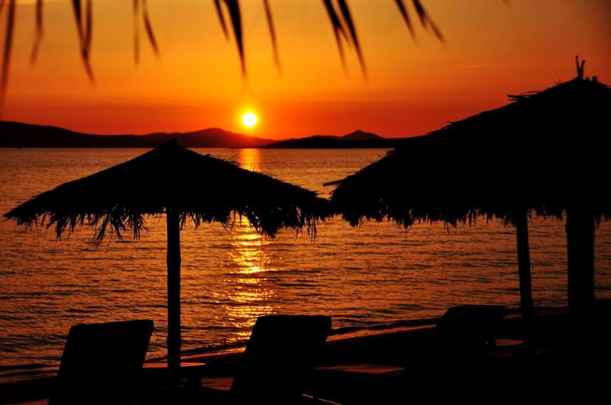 Sunday Luxury Suites Agia Anna  외부 사진