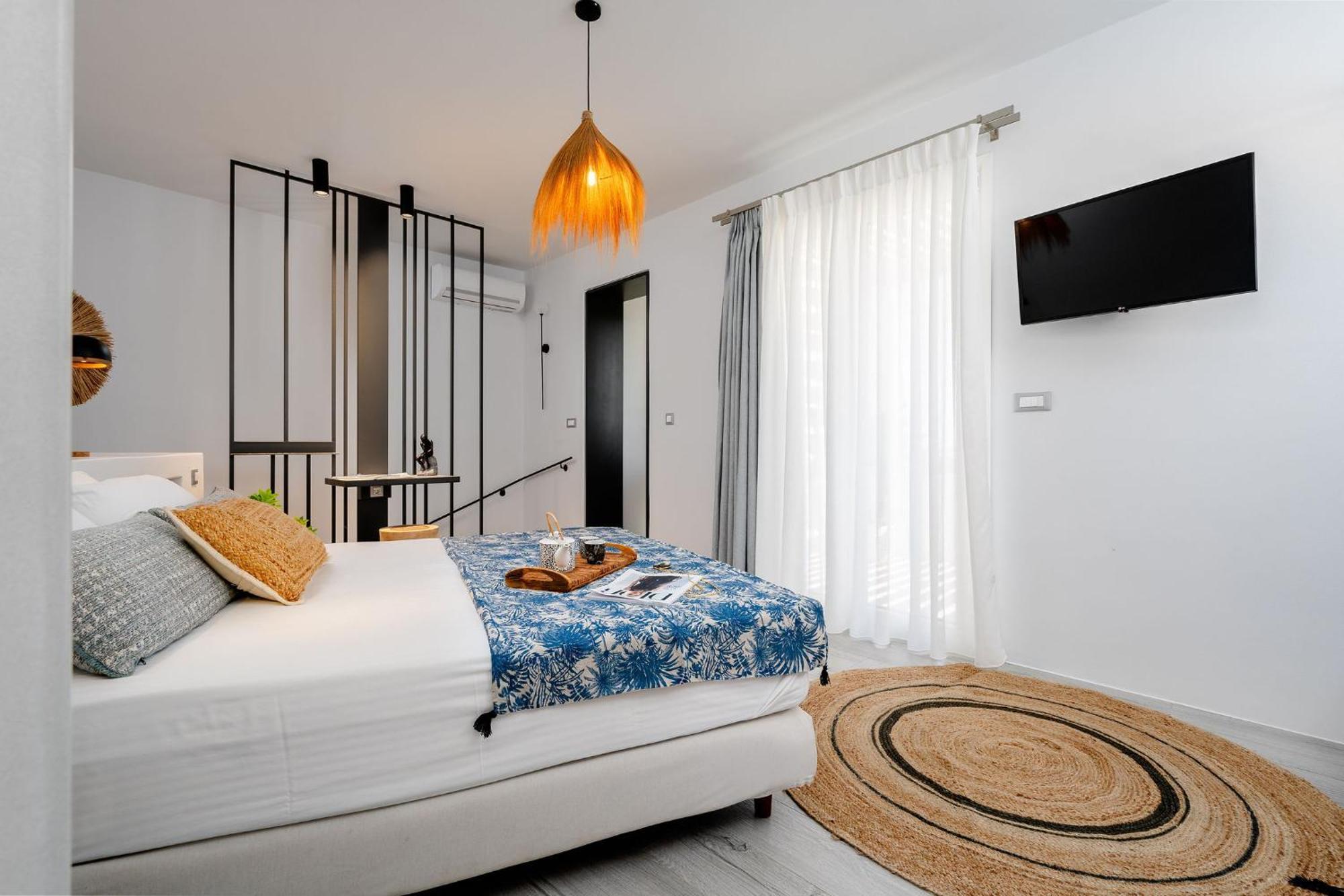 Sunday Luxury Suites Agia Anna  외부 사진