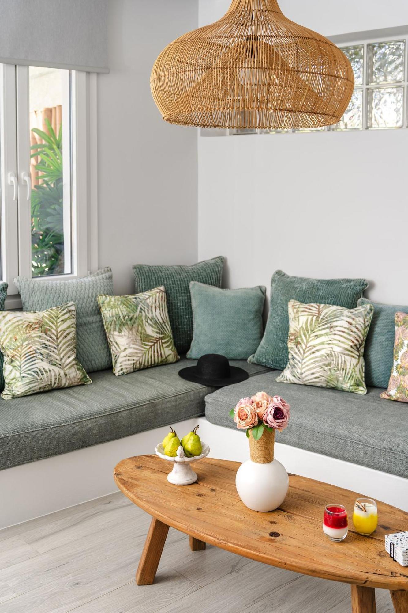 Sunday Luxury Suites Agia Anna  외부 사진
